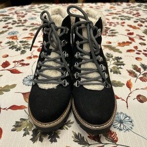 White Mountain Dynamite Faux Fur Lined Winter Ankle Lace Up Bootie Size 6 1/2